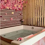 Apparemment Jacuzzi Balneo Centre De *