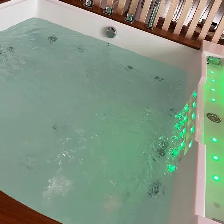 Apartmán Apparemment Jacuzzi Balneo Centre De *