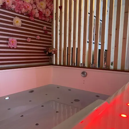 Apartmán Apparemment Jacuzzi Balneo Centre De *