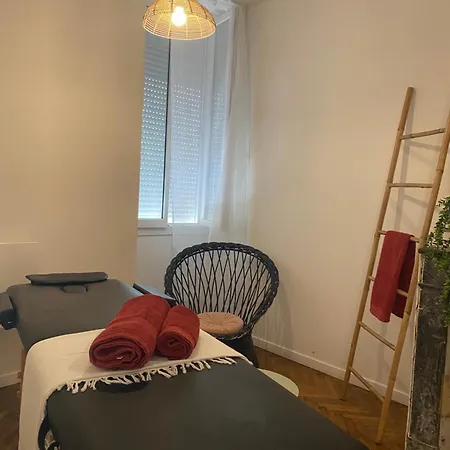 Apartmán Apparemment Jacuzzi Balneo Centre De *