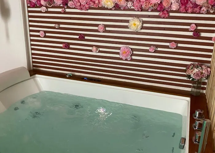 Apparemment Jacuzzi Balneo Centre De Lejlighed *