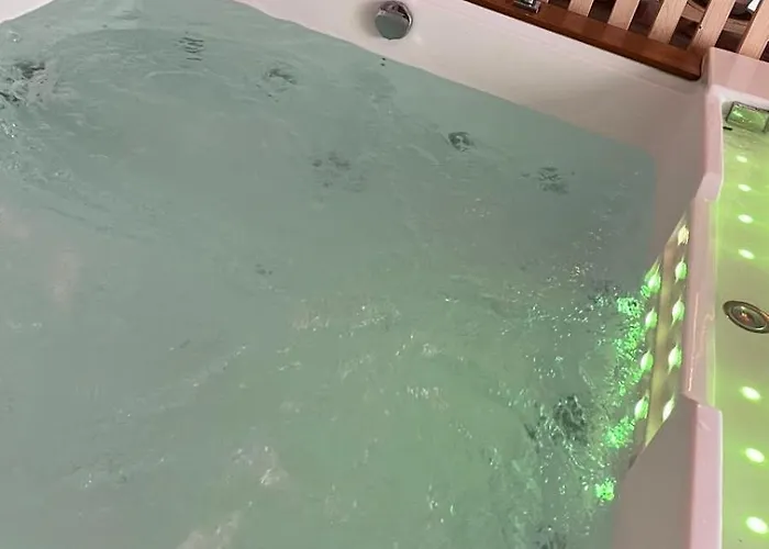 Apparemment Jacuzzi Balneo Centre De Lejlighed *