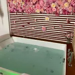 Apparemment Jacuzzi Balneo Centre De アパート *