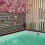 アパート Apparemment Jacuzzi Balneo Centre De *
