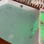 アパート Apparemment Jacuzzi Balneo Centre De *