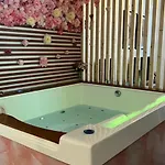 Apparemment Jacuzzi Balneo Centre De *