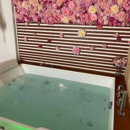 Apparemment Jacuzzi Balneo Centre De Appartement *