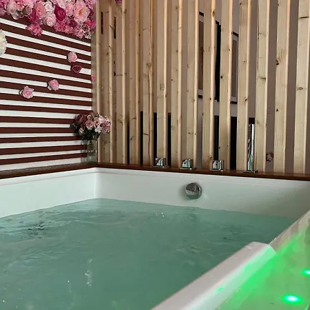 Apparemment Jacuzzi Balneo Centre De Apartment
